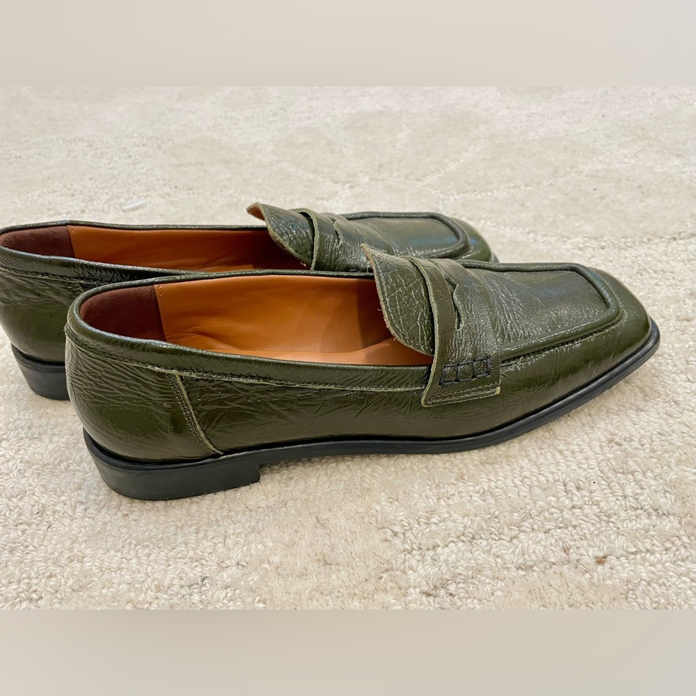 Ese O Ese (Spanish Brand) Olive Green Patent Leather Loafers. Size 9 (EU 40) - Picture 3 of 9